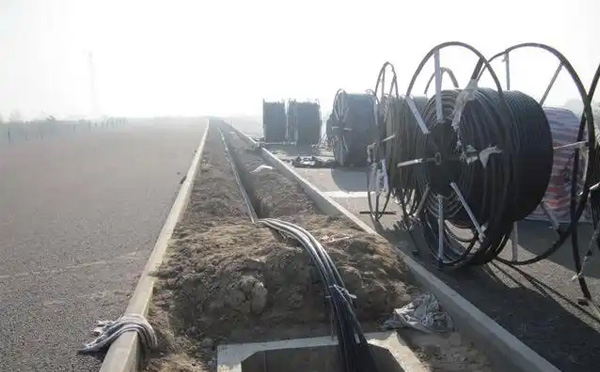 徽县光缆施工如何应对复杂地形布线难题？